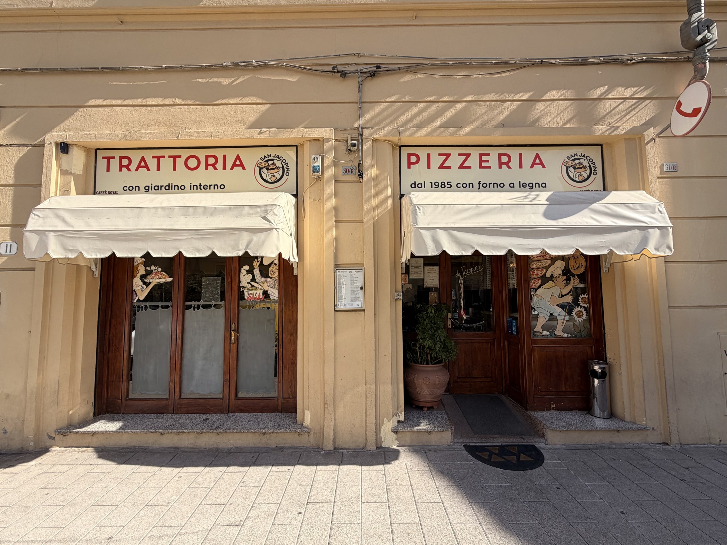 Facciata della Pizzeria Trattoria San Jacopino in Piazza San Jacopino, Firenze