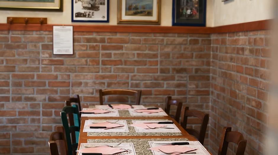 Sala interna della Pizzeria San Jacopino